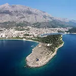 Апартаменти With Parking Space - 18213 Макарська