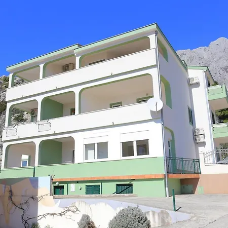 Apartment With A Parking Space - 18213 *