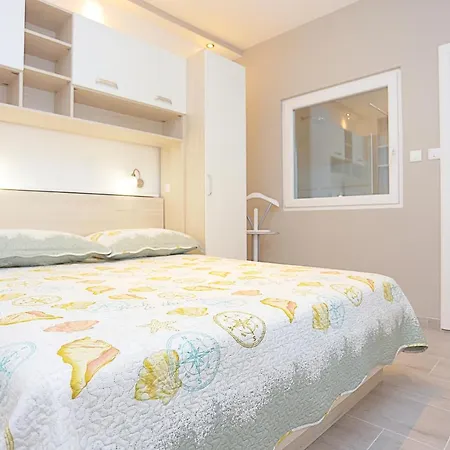 With Parking Space - 18213 Apartment Makarska