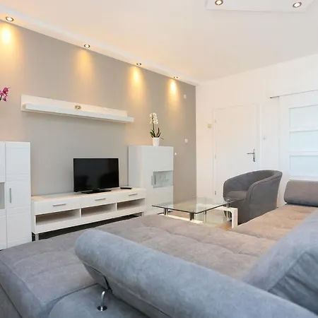 With A Parking Space - 18213 Makarska
