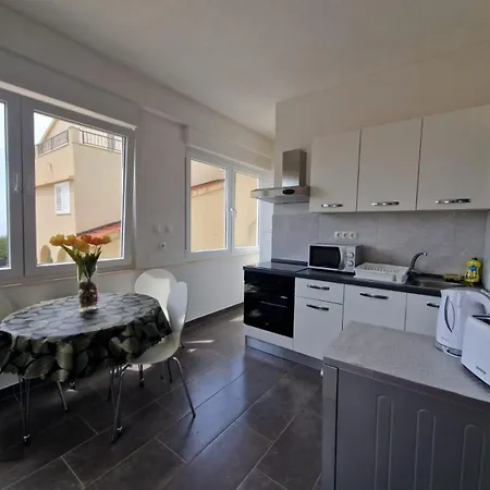 With Parking Space - 18213 Makarska