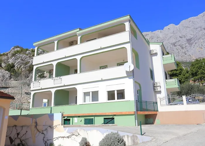 Apartment With Parking Space - 18213 *