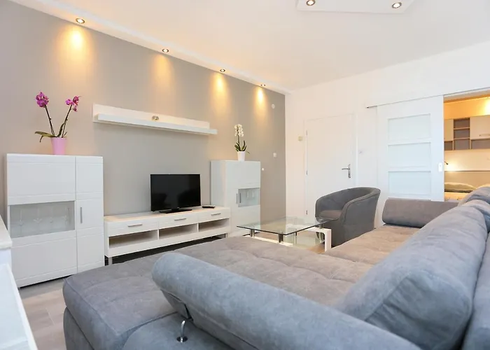 With Parking Space - 18213 Makarska