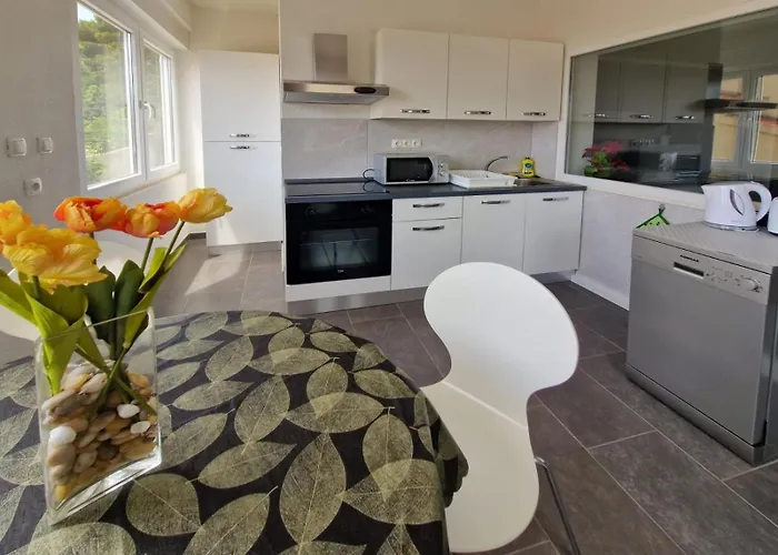 Apartment With Parking Space - 18213 Makarska